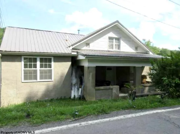 12 Liberty St, Mount Clare, WV 26408