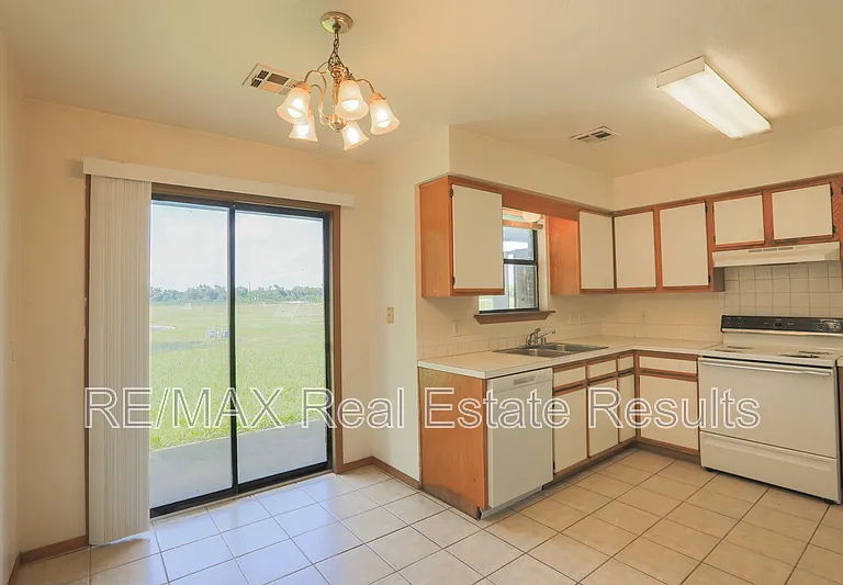 2223 W Roselawn St — Photo 6