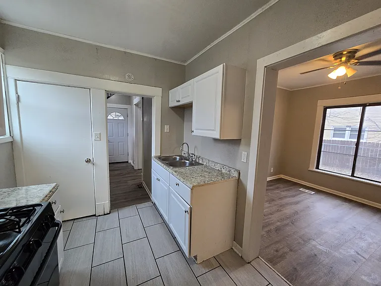 214 Edwards St — Photo 15