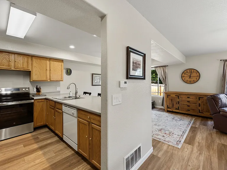 951 Euclid Ave #1 — Photo 14