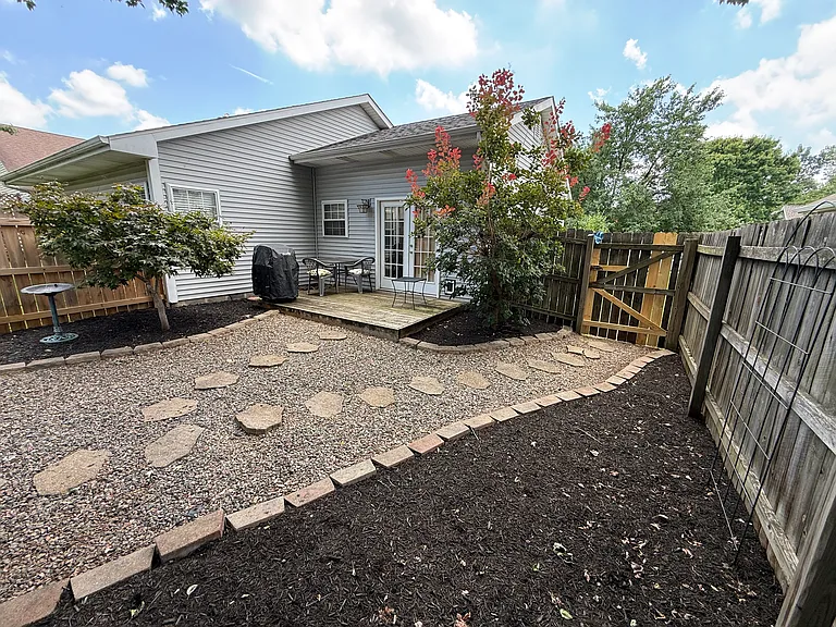 5866 Regency Dr — Photo 24
