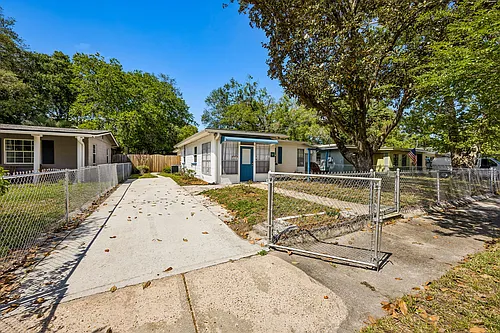 3233 Dellwood Ave Photo 1
