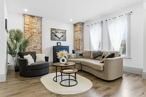 300 George St #UPPER Photo 1 300 George St #UPPER Photo 1