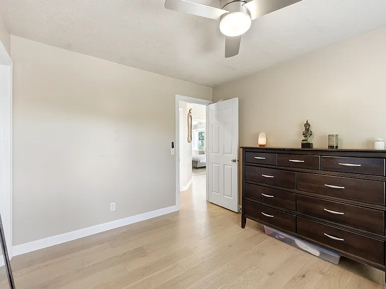 660 Cayias Dr — Photo 19