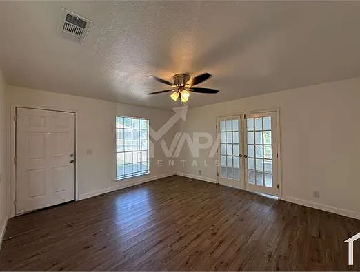 4 bed, 1475 sqft, $2,200 — Photo 3