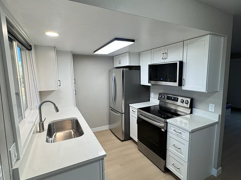 2308 W Foothills Dr #3 — Photo 2