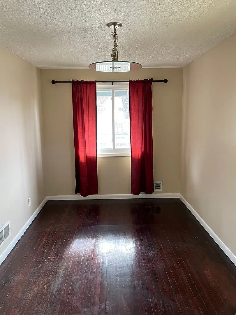 Well Kept Townhome in Catonsville Area! — Photo 4