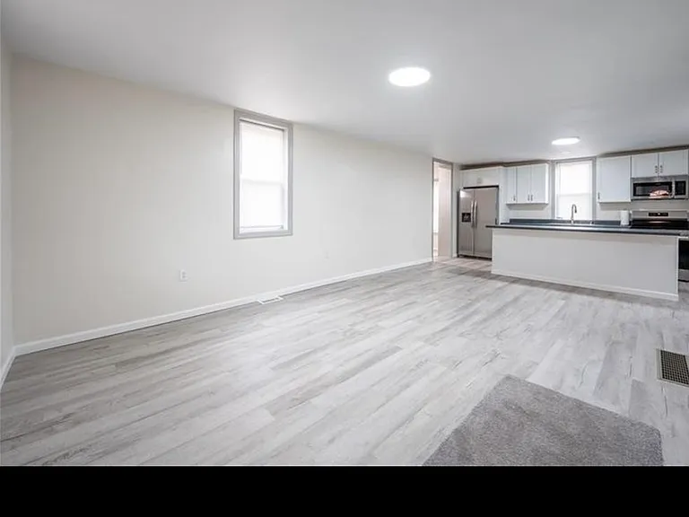 447 Steck St — Photo 6
