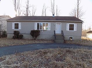 335 Country Place Dr, Tobyhanna, PA