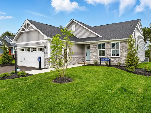 100 Bristlecone Ct, Freeport, PA 16229