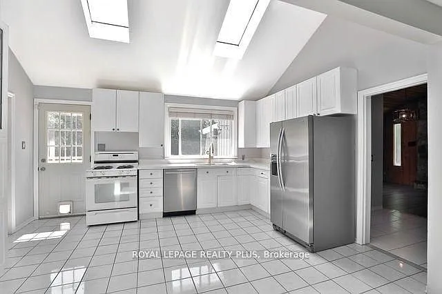 48 Birkbank Dr — Photo 5