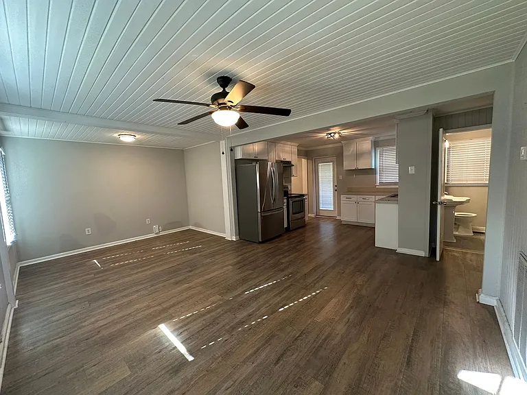 609 Pine Ridge St — Photo 3