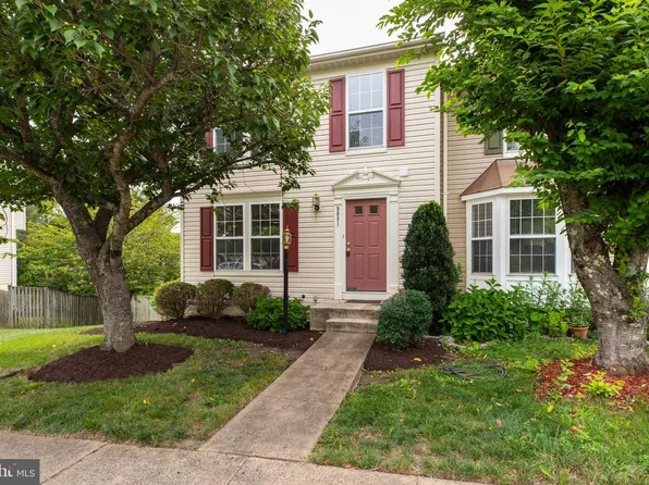 9081 Falcon Glen Ct, Bristow, VA 20136