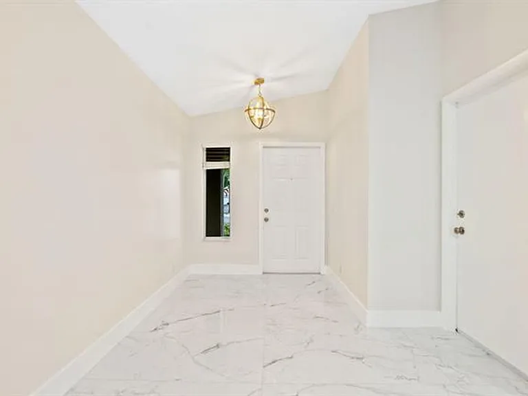 4498 Dogwood Cir #4498 — Photo 6