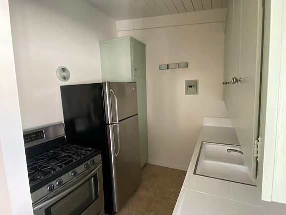 4th image of 3048 Livonia Ave APT 14
