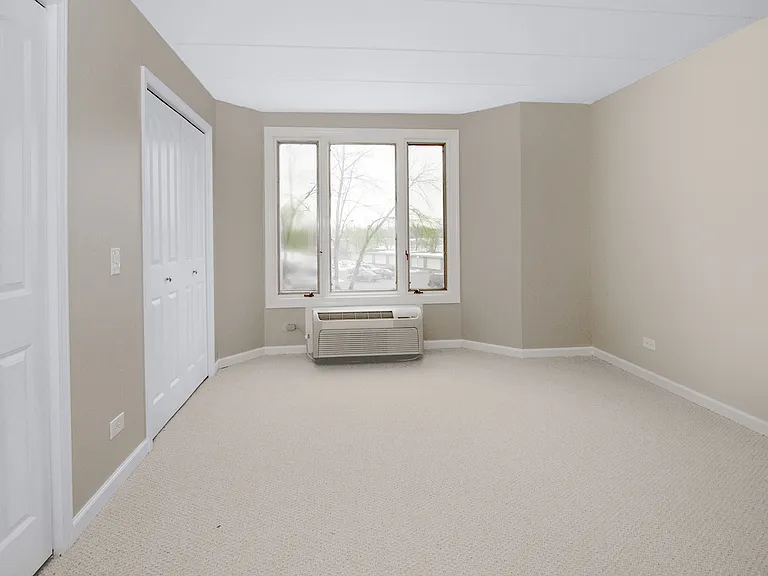 1 Renaissance Pl #112 — Photo 8
