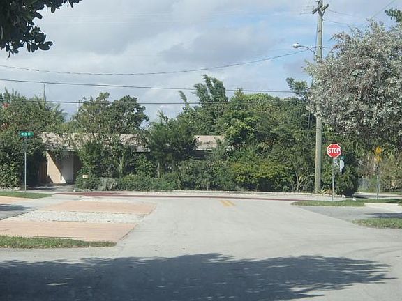 4th image of 2727 9th Ave