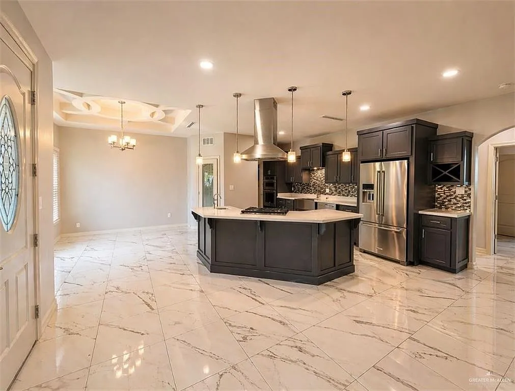 3 bed, 3.0 bath, 2179 sqft, $2,200 — Photo 2