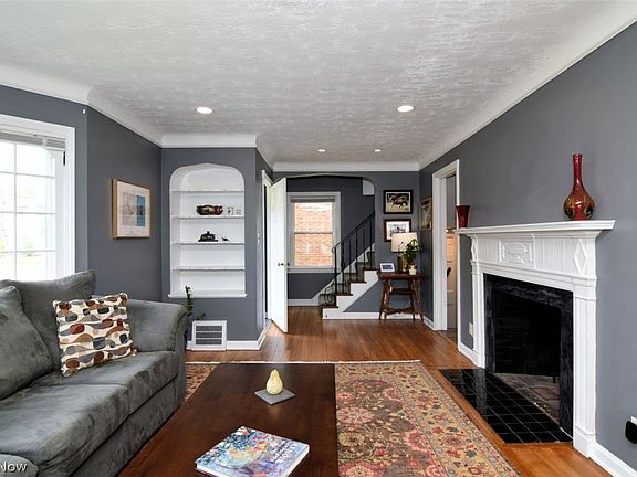 3rd image of 2223 Cranston Rd
