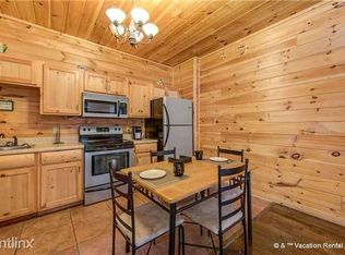 532 Ogle Dr, Pigeon Forge, TN 37863