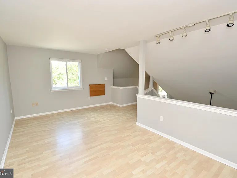340 Woodlake Dr — Photo 12
