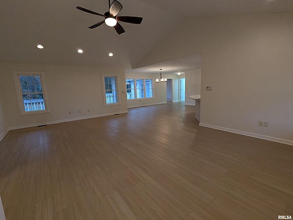 4th image of 106 Brooke Ln
