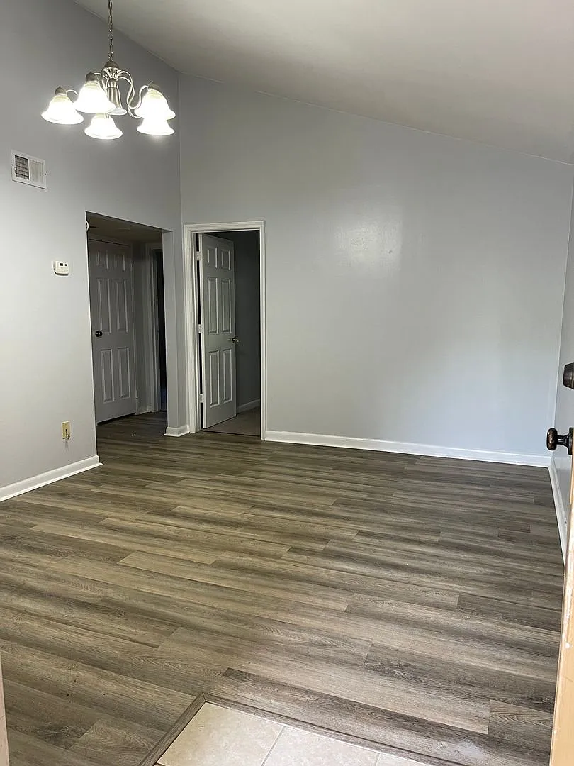 Stadium Village - 2 Bedroom 1 Bath near UGA & Downtown Athens! Available now! — Photo 4