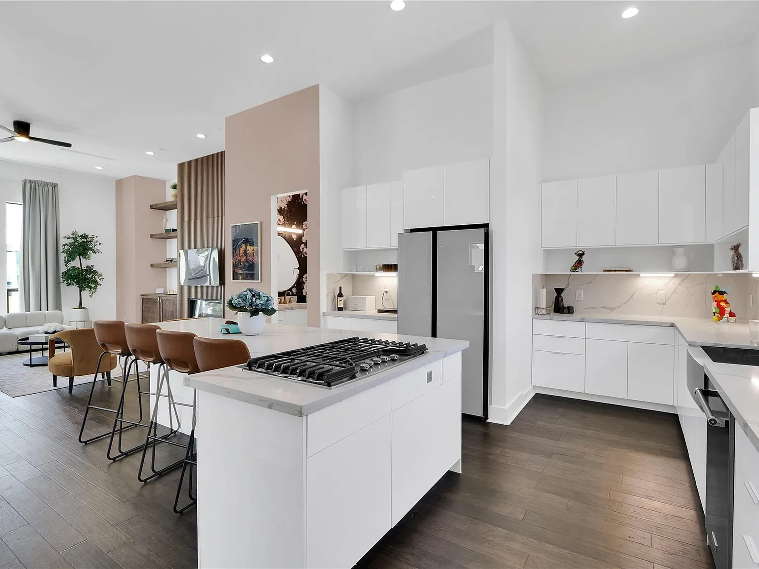 3 bed, 3.5 bath, 2757 sqft, $8,500 — Photo 3