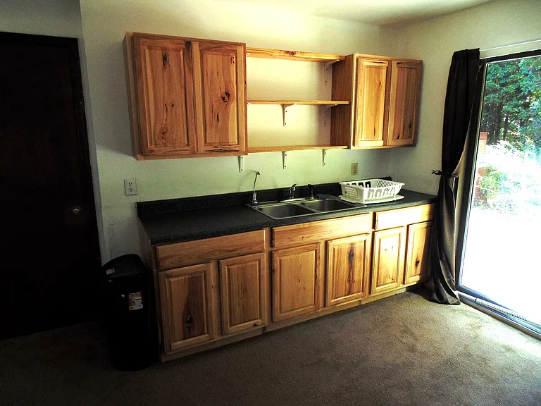 Stony Hollow Dr — Photo 4