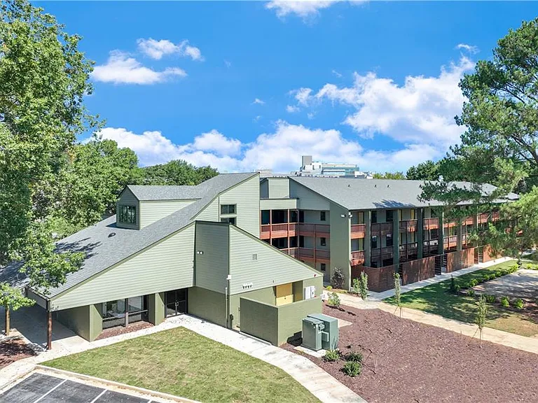 710 Jesse Jewell Parkways Se Corner Level 2 #200 — Photo 15