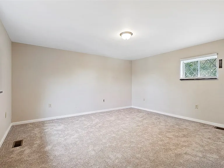 8966 Knoll St — Photo 10