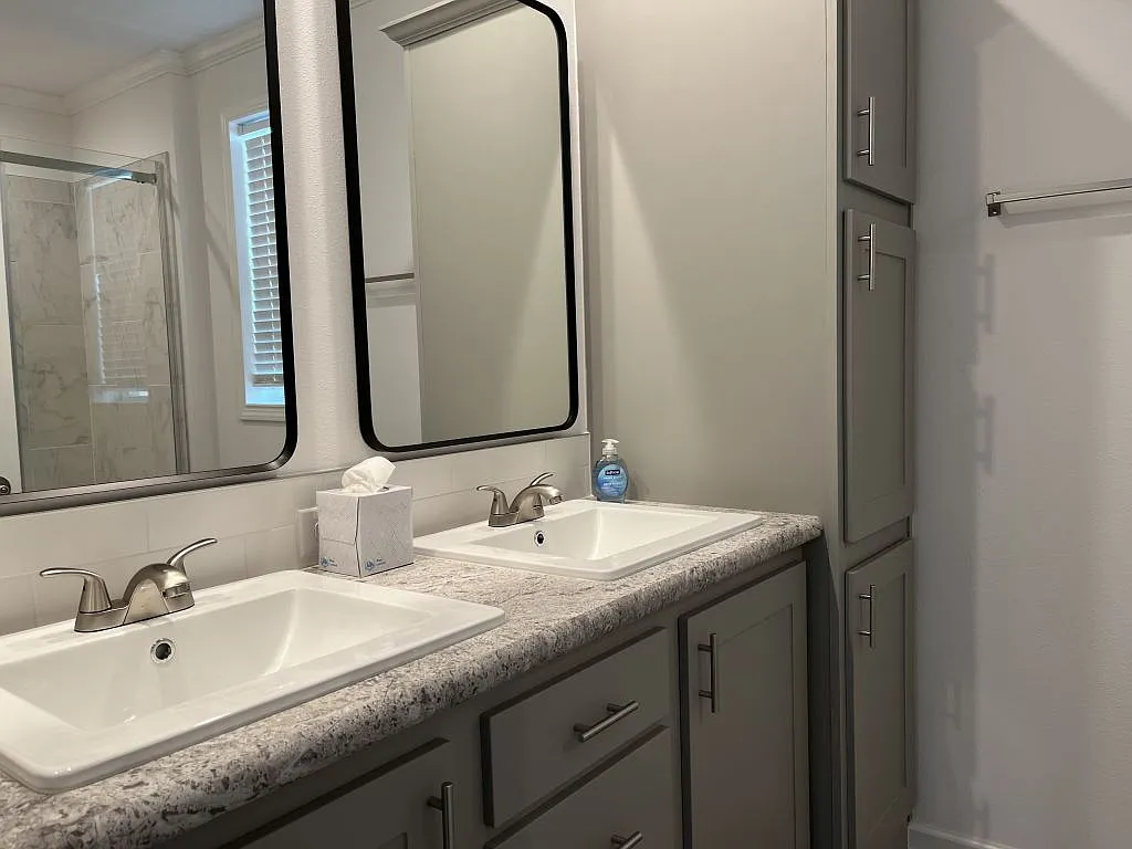 2 bed, 2.0 bath, 1460 sqft, $1,699 — Photo 3