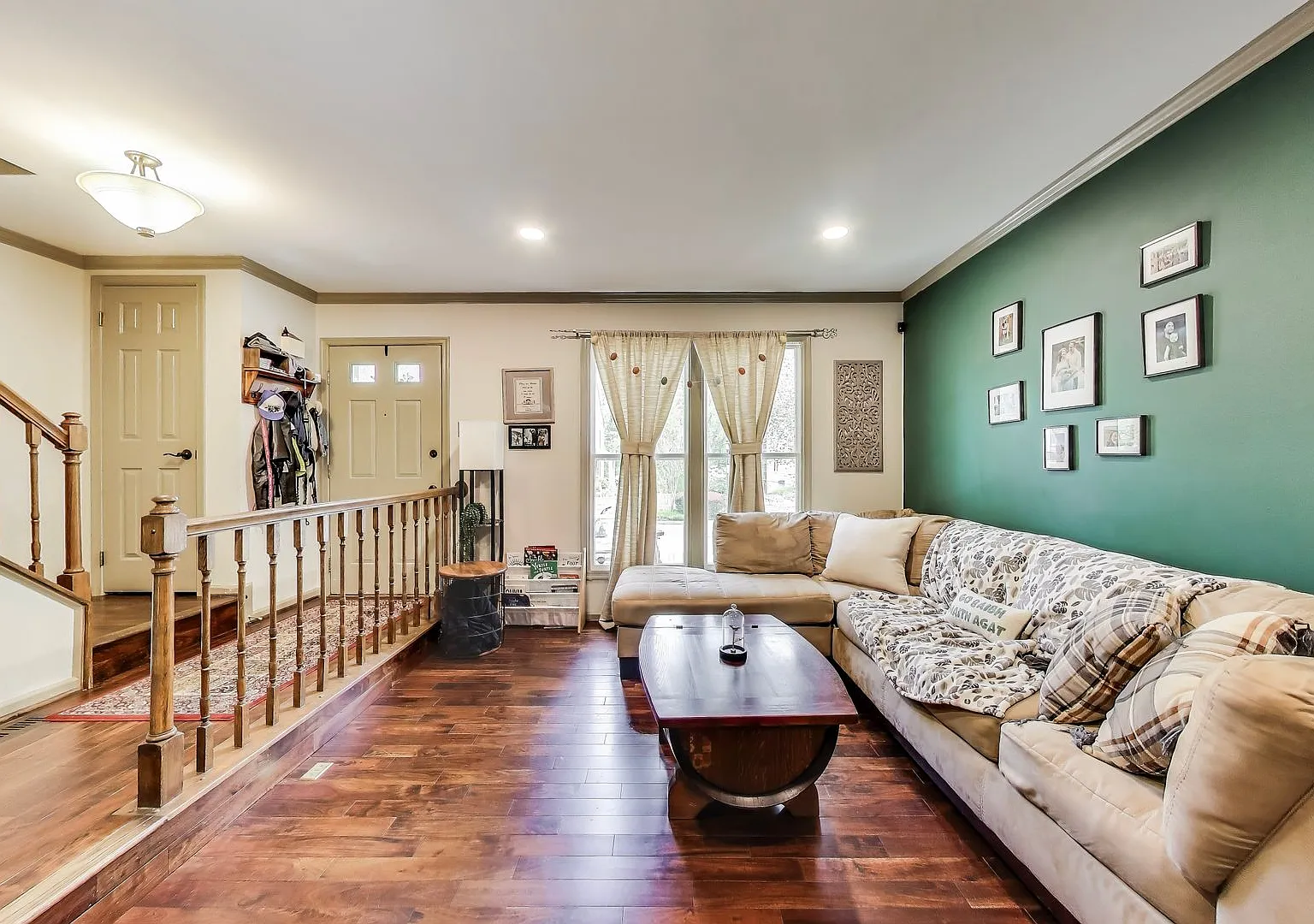Beautifully Updated Winchester-Built Townhome Backing to Serene Parkland. — Photo 3