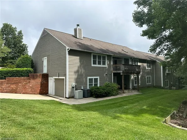 633 Huntington Dr, High Point, NC 27262
