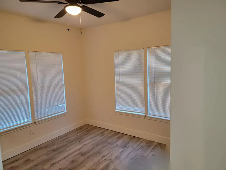 4006 W Travis St — Photo 2