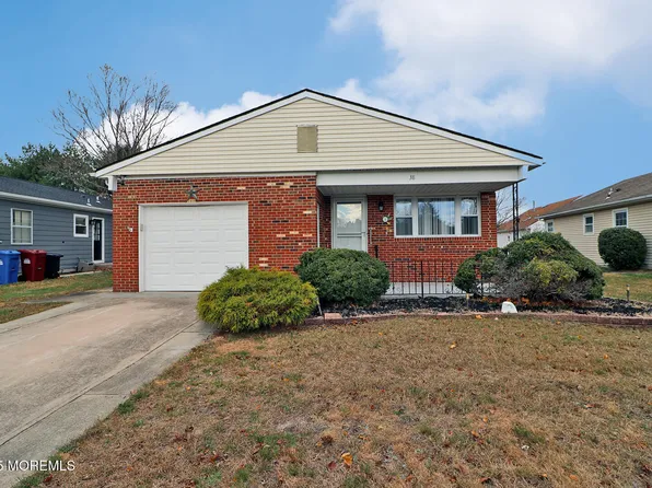 38 Woodstock Drive, Toms River, NJ 08757