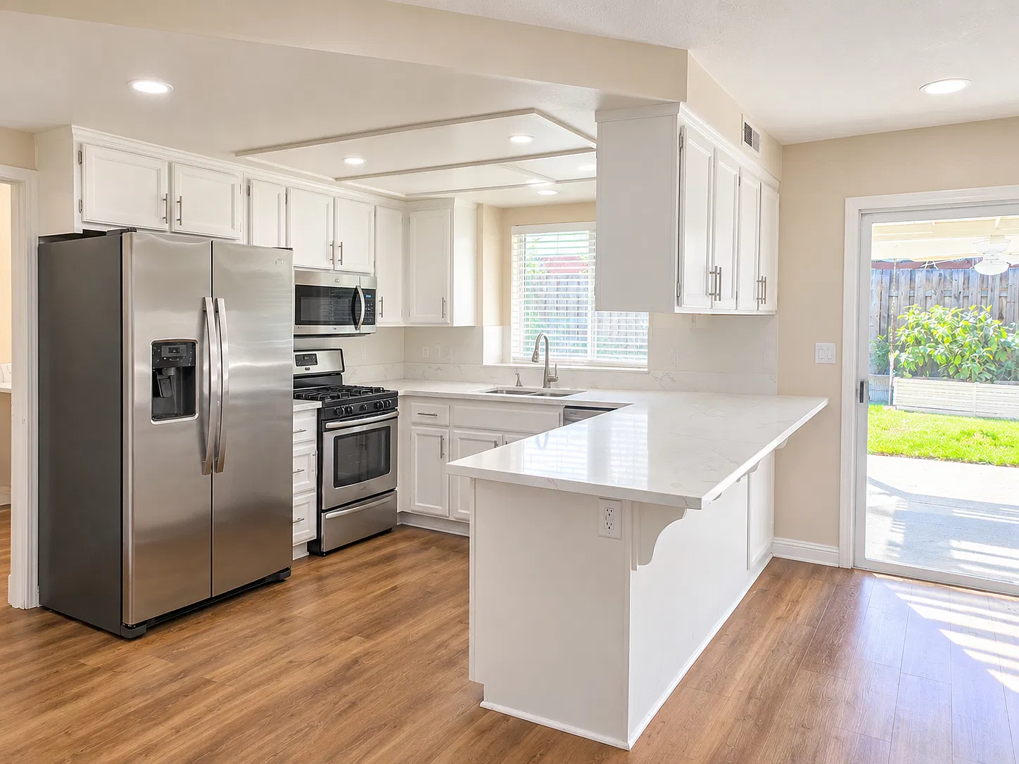4 bed, 2.5 bath, 2046 sqft, $3,150 — Photo 3