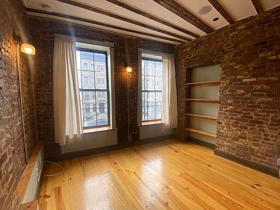 2nd image of 1467 Bedford Ave APT 2