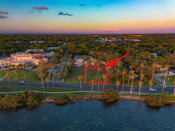 435 Edgewater Dr #17, Dunedin, FL 34698