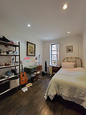 5th image of 176 E 3rd St #F
