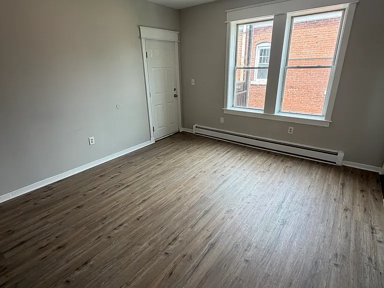 114 Ashley St #4E — Photo 2