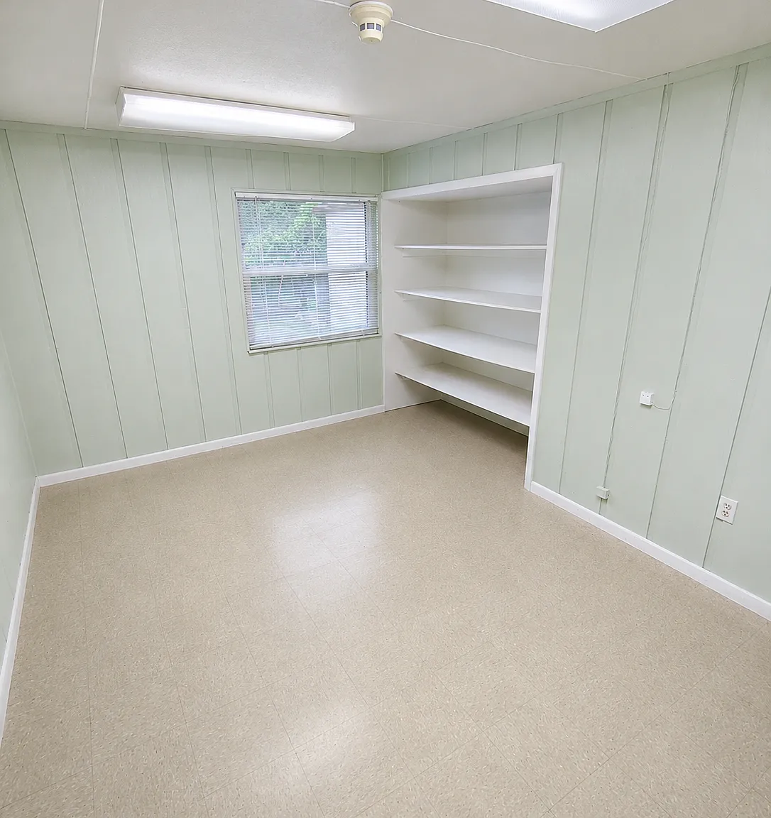 12 bed, 4200 sqft, $850 — Photo 2