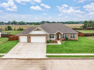 518 E Carol St, Pilot Point, TX 76258