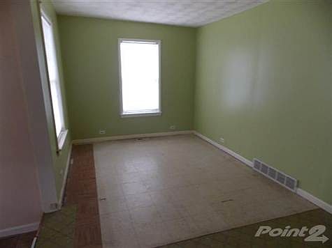 4th image of 1409 Hill St