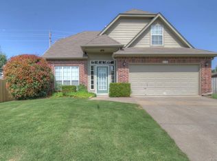 5120 S Redbud Pl W, Sand Springs, OK 74063