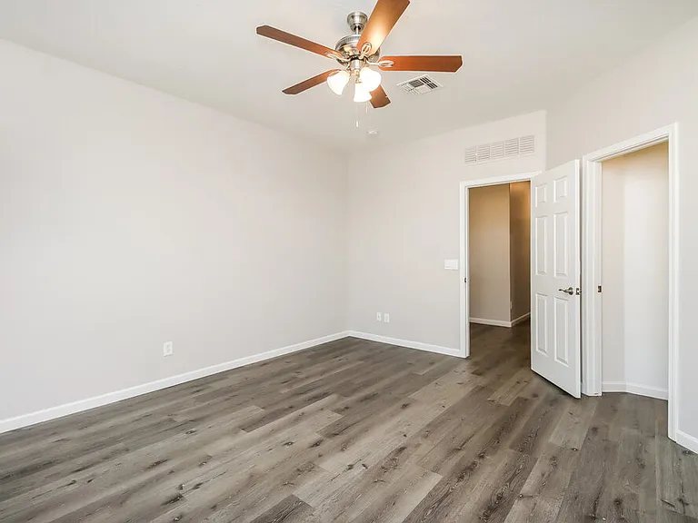 17320 W Caribbean Ln — Photo 10