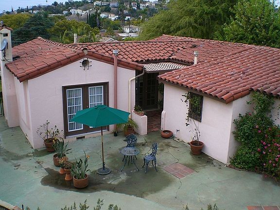 Great backyard for entertaining