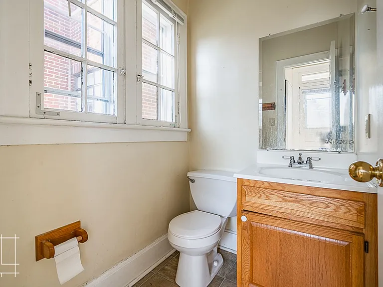 1448 Summit St — Photo 18