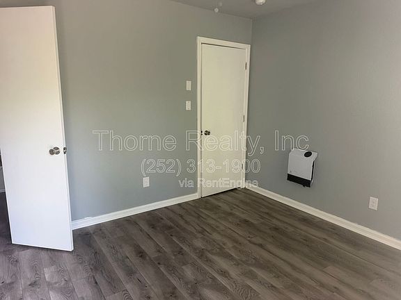 3rd image of 1125 E Grand Ave