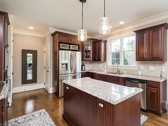 5th image of 5 Notting Hill Ct